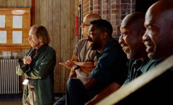 人生を取り戻す舞台演劇の幕が上がる…『シンシン／SING SING』日本版予告