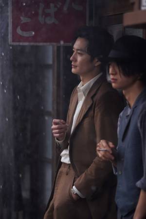 木戸大聖＆岡田将生が色気で魅せる『ゆきてかへらぬ』場面写真