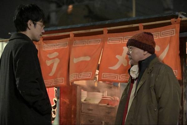 「カラビナのリュックの人は誰？」「声聞き覚えあるような」謎の男性に視聴者ざわつく…「クジャクのダンス、誰が見た？」第3話