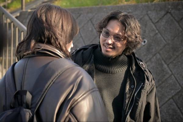 「カラビナのリュックの人は誰？」「声聞き覚えあるような」謎の男性に視聴者ざわつく…「クジャクのダンス、誰が見た？」第3話