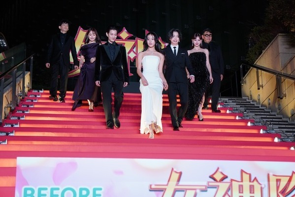 Kōki, 六本木のピンクカーペットに“降臨”！　主演作『女神降臨』をファンにお披露目