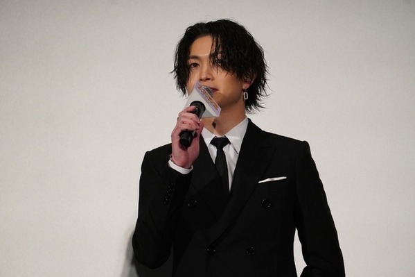 Kōki, 六本木のピンクカーペットに“降臨”！　主演作『女神降臨』をファンにお披露目