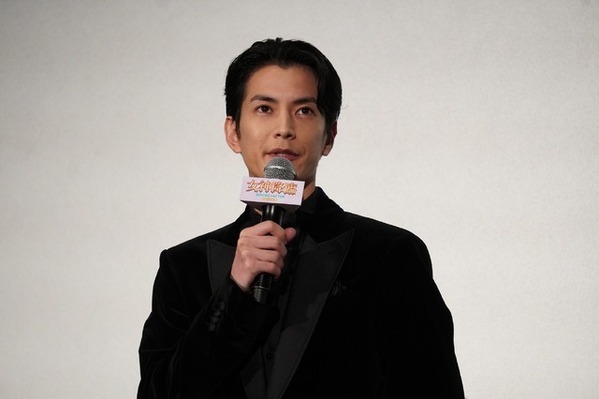 Kōki, 六本木のピンクカーペットに“降臨”！　主演作『女神降臨』をファンにお披露目