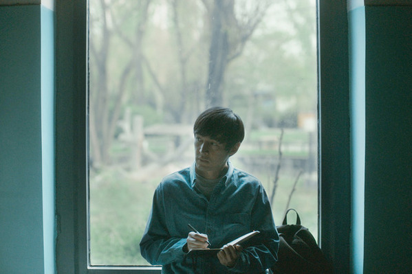 弔辞を代筆する主人公切り取る『来し方 行く末』新場面写真