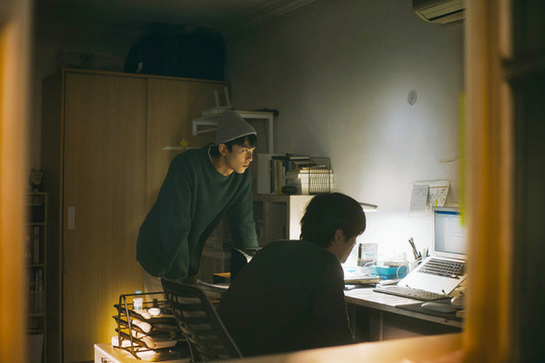 弔辞を代筆する主人公切り取る『来し方 行く末』新場面写真