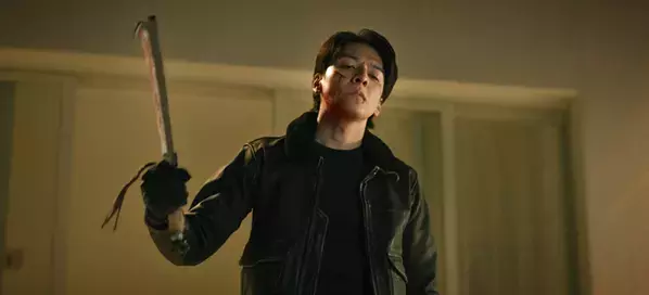 生田斗真、ショベルカーで大乱闘　Netflix映画『Demon City 鬼ゴロシ』本編クリップ