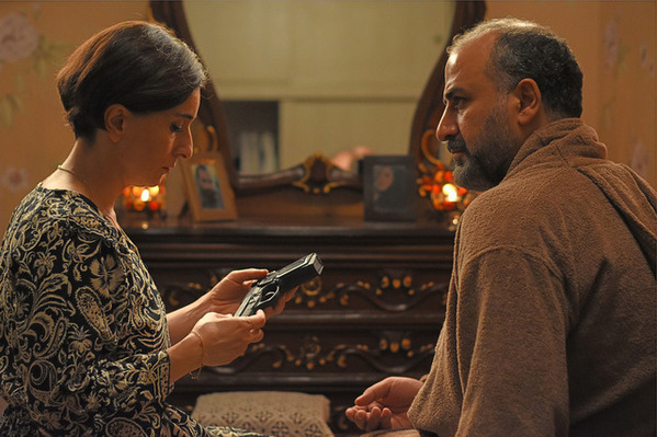 「これがイランの女性の姿」家族のために心を砕く母の姿が印象的『聖なるイチジクの種』本編映像