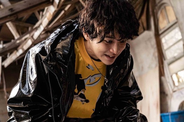 チャン・ドンユン、多彩な作品選びから短編監督まで！その魅力に迫る