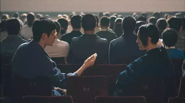 ワン・イーボー、CHANELとのコラボ作『銀幕の友』語る メイキング＆インタビュー映像