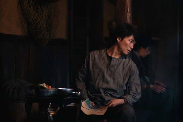 IU＆パク・ボゴム「おつかれさま」60年代済州島から現在のソウルへ、愛と人生を描く本予告