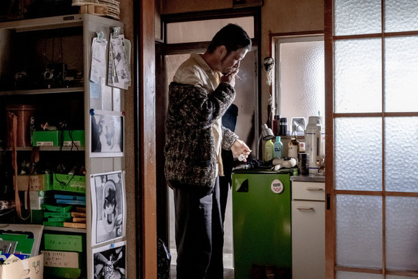 浅野忠信と猫『レイブンズ』本編映像＆名作「サスケ」写真が解禁