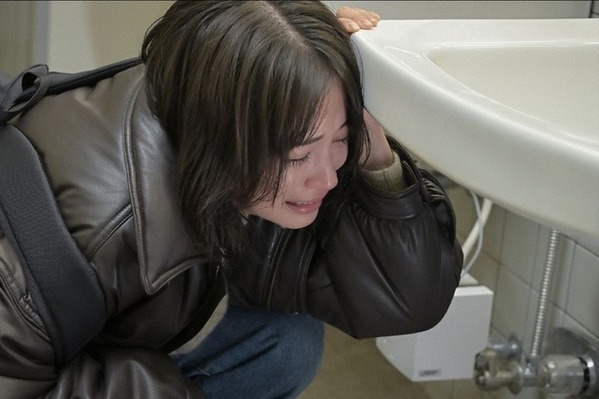 「クジャクのダンス、誰が見た？」5話　京子の“水”と“お守り”に「何か怖い」「お守りは絶対GPS入ってる」などの声相次ぐ