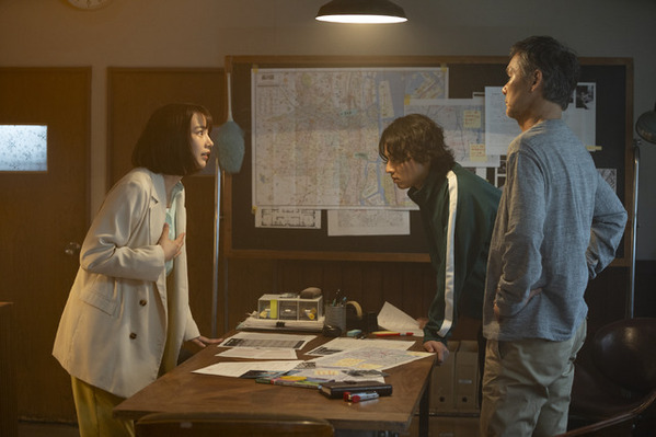 のん演じる“殺し屋”カナコの仕事ぶり＆菅井友香ら新キャストの場面写真も「幸せカナコの殺し屋生活」