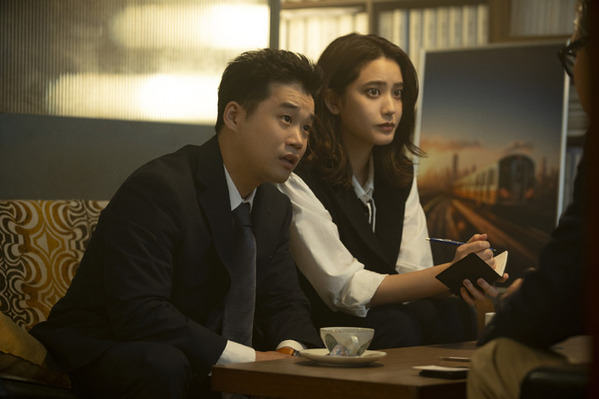 のん演じる“殺し屋”カナコの仕事ぶり＆菅井友香ら新キャストの場面写真も「幸せカナコの殺し屋生活」