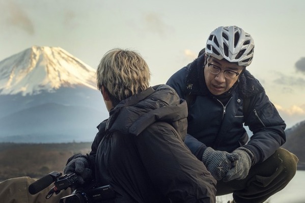 「まさかの展開」「どうなるんだ」小日向文世“村上”の正体がついに判明…「ホットスポット」第7話