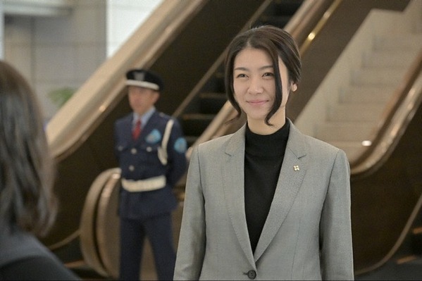 「クジャクのダンス、誰が見た？」6話　弁護士・鳴川に「キャラが濃すぎ」「カラビナ男の話し声と似てる」など様々な反応上がる