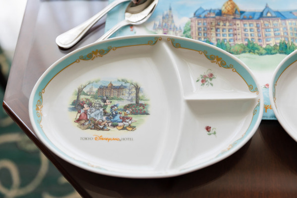 【ディズニー】ミッキー＆ミニーたちのかわいいデザインに注目！東京ディズニーランドホテル宿泊者限定「オリジナルプレートセット」