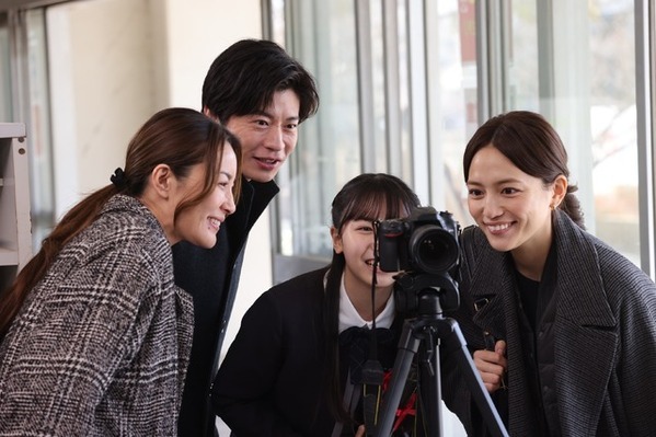 川口春奈主演「アンサンブル」第8話　松村北斗“真戸原”の母をめぐる展開に「自分を責めないで」の声上がる