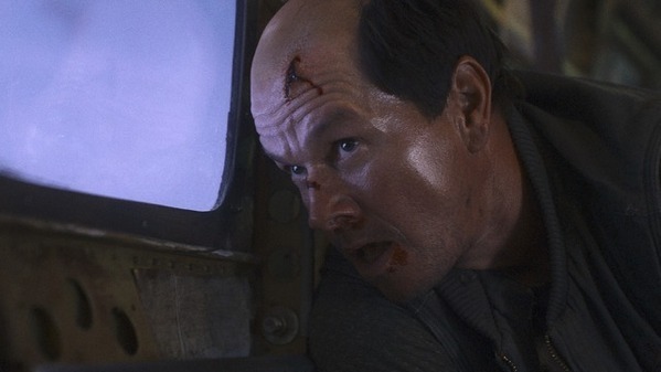 マーク・ウォールバーグ「特徴ある悪役を演じワクワク」『フライト・リスク』インタビュー映像