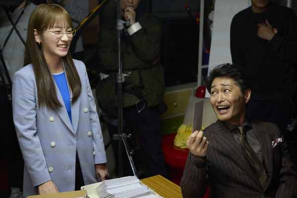 川栄李奈＆安田顕「ダメマネ！」クランクイン「笑いが絶えない現場」