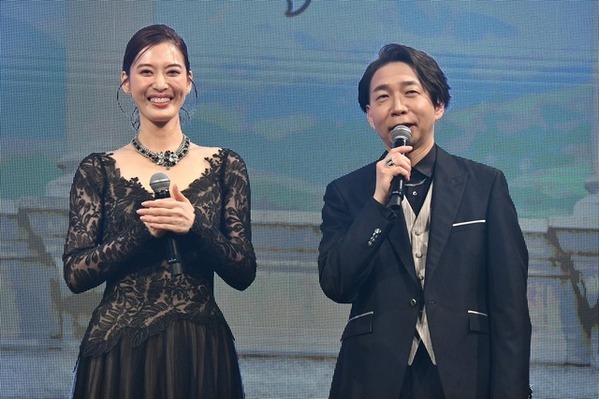 『白雪姫』“女王”月城かなと＆“魔法の鏡”諏訪部順一、受け継がれる名シーンを完全再現