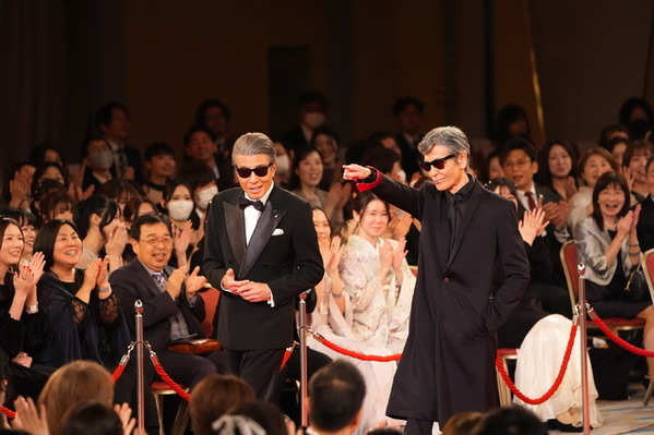 【第48回日本アカデミー賞】綾野剛＆草彅剛＆山口馬木也＆山崎賢人＆横浜流星ら、笑顔でレッドカーペットを闊歩