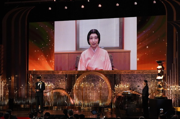 【第48回日本アカデミー賞】吉岡里帆が感激のスピーチ「エネルギーを残していく一人として、少しでも観ていただける方のパワーになりたい」