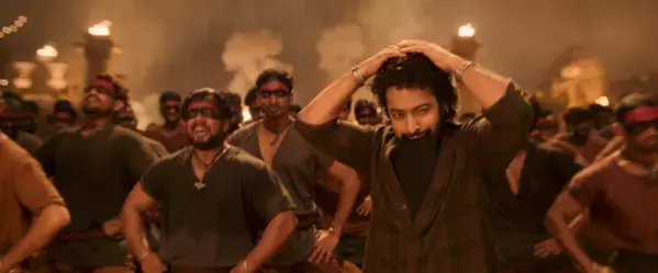 NTR Jr.が“首振りダンス”披露『デーヴァラ』本編映像＆新たなビジュアルも