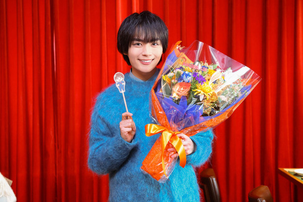 芳根京子「本当に楽しい4か月でした！」、涙のクランクアップ「まどか26歳、研修医やってます！」