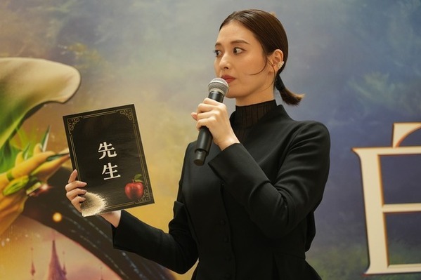 『白雪姫』月城かなと「美しさに執着してしまう女王が可愛らしくて」ヴィランへのキャラクター愛明かす