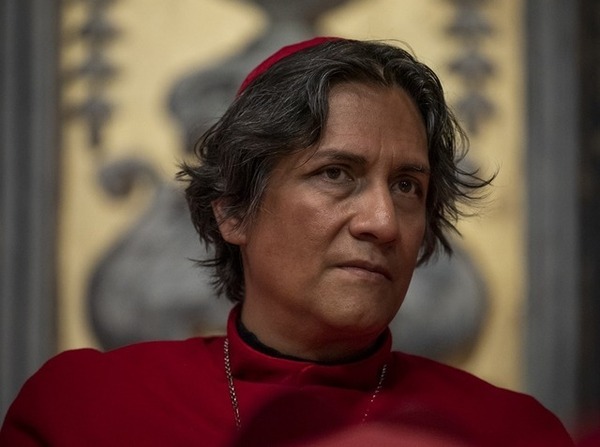 レイフ・ファインズから伊映画界のスターまで『教皇選挙』の国際色豊かなキャスト陣