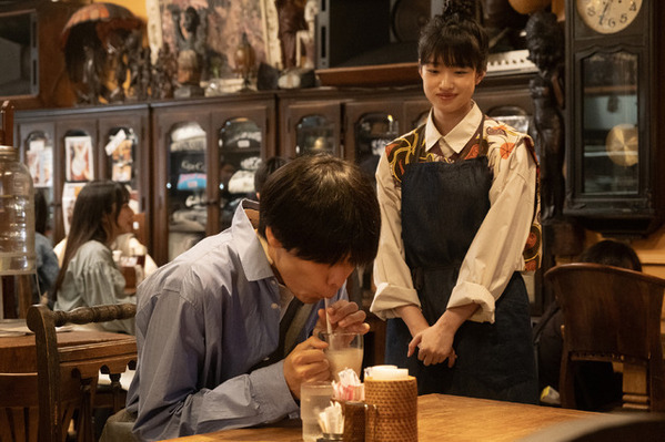 萩原利久＆河合優実、関西の街を巡るデートシーン『今日の空が一番好き、とまだ言えない僕は』場面写真