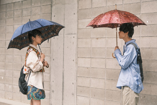 萩原利久＆河合優実、関西の街を巡るデートシーン『今日の空が一番好き、とまだ言えない僕は』場面写真