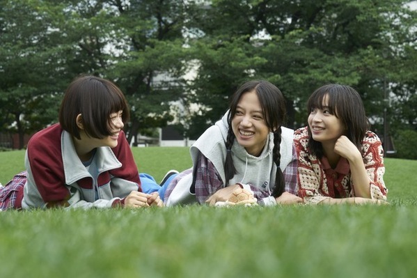 「3人でひとつの光を生み出す」広瀬すず＆杉咲花＆清原果耶『片思い世界』メイキングショット