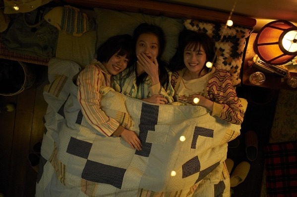 「3人でひとつの光を生み出す」広瀬すず＆杉咲花＆清原果耶『片思い世界』メイキングショット