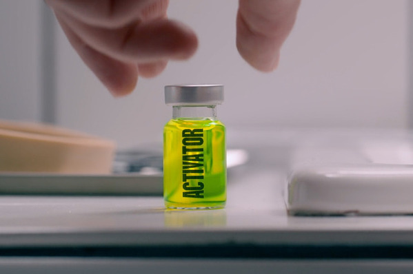 『サブスタンス』監督、映画界に蔓延る“負のオーラ”から「自分を解放させたかった」