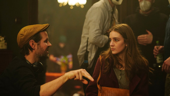 タリア・ライダーら、舞台裏の様子捉える『JOIKA 美と狂気のバレリーナ』メイキング写真