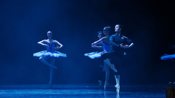 タリア・ライダーら、舞台裏の様子捉える『JOIKA 美と狂気のバレリーナ』メイキング写真