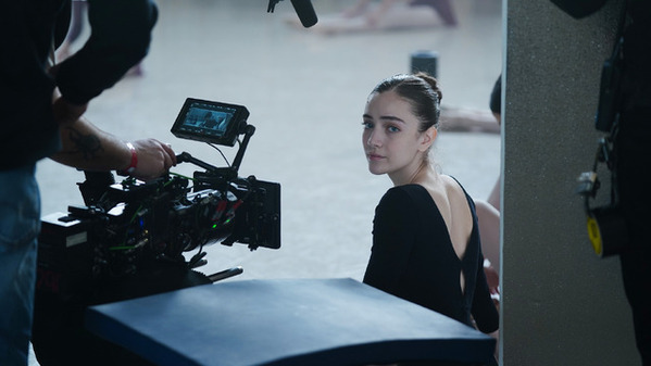 タリア・ライダーら、舞台裏の様子捉える『JOIKA 美と狂気のバレリーナ』メイキング写真