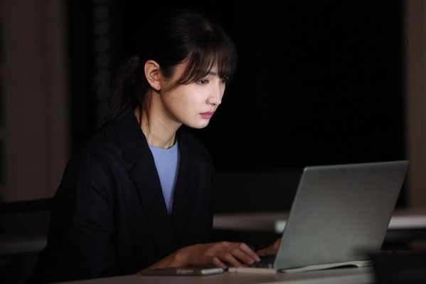 阿部寛＆菜々緒の張り詰めた緊張感…『キャンドルスティック』場面写真