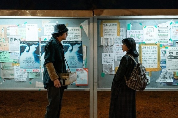 IU＆パク・ボゴム、キム・ソンホも “役柄”で人生を語る「おつかれさま」インタビュー特別映像解禁