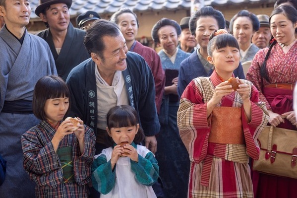 「笑顔最強」「ほっこりする」松嶋菜々子＆二宮和也ら「あんぱん」メイキング映像公開