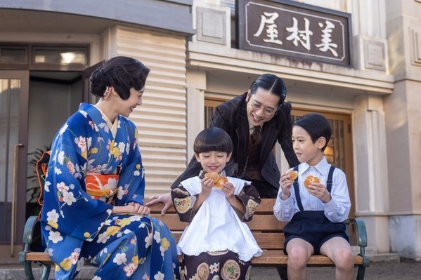 「笑顔最強」「ほっこりする」松嶋菜々子＆二宮和也ら「あんぱん」メイキング映像公開