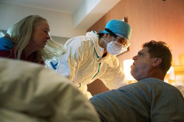 小栗旬＆松坂桃李ら、緊張の最前線切り取る『フロントライン』場面写真