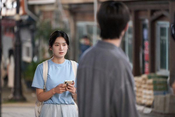 NCTジェヒョン演じる未来が見える男は容疑者か…『6時間後に君は死ぬ』予告編　