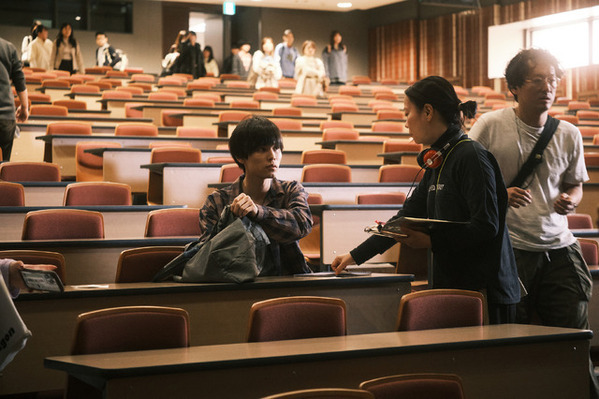 萩原利久＆河合優実のメイキング写真到着　大九明子監督、後半は「2人の勝負みたいなシーンに」