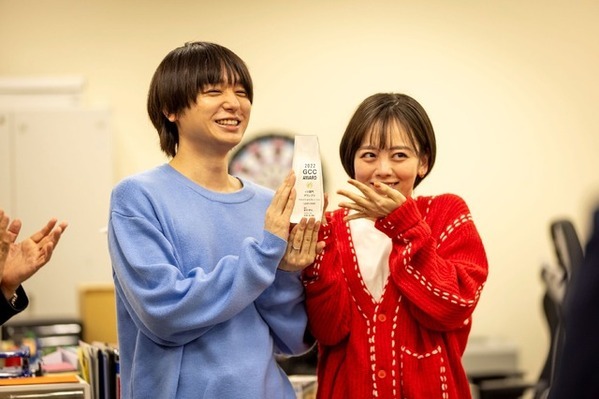 「パラレル行き来できるとか…？」　「パラレル夫婦」2話、野村康太“丸山”の髪型から視聴者の考察広がる