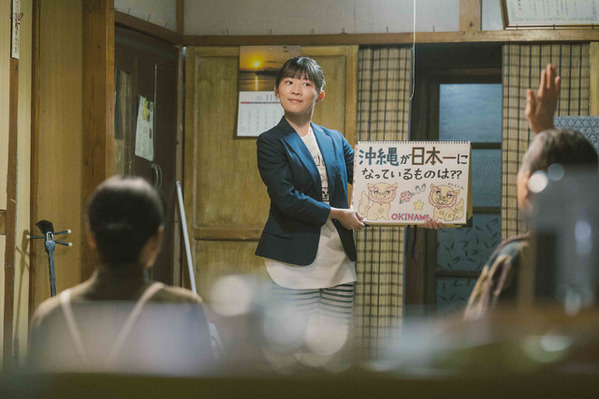 伊藤沙莉、サトウキビ畑で希望の笑顔『風のマジム』ティザービジュアル完成