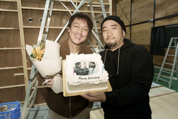 丸山隆平「役者として新たな挑戦」『金子差入店』新場面写真＆メイキングカット公開