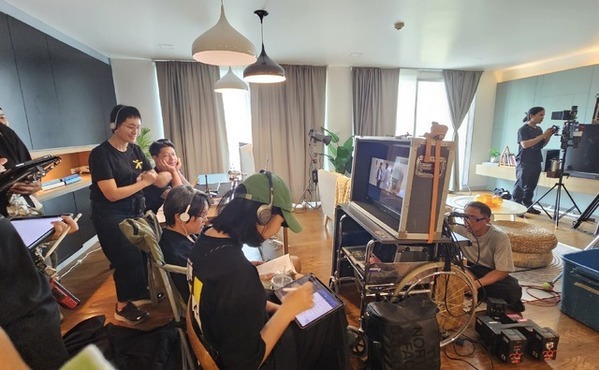 Snow Man向井康二、タイでクランクイン「DatingGame」Marchと息の合った演技